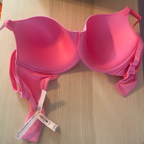 Victorias Secret 34DDD Lightly Lined Micro-Rib Demi Bra
26805106 - Picture 3 of 3